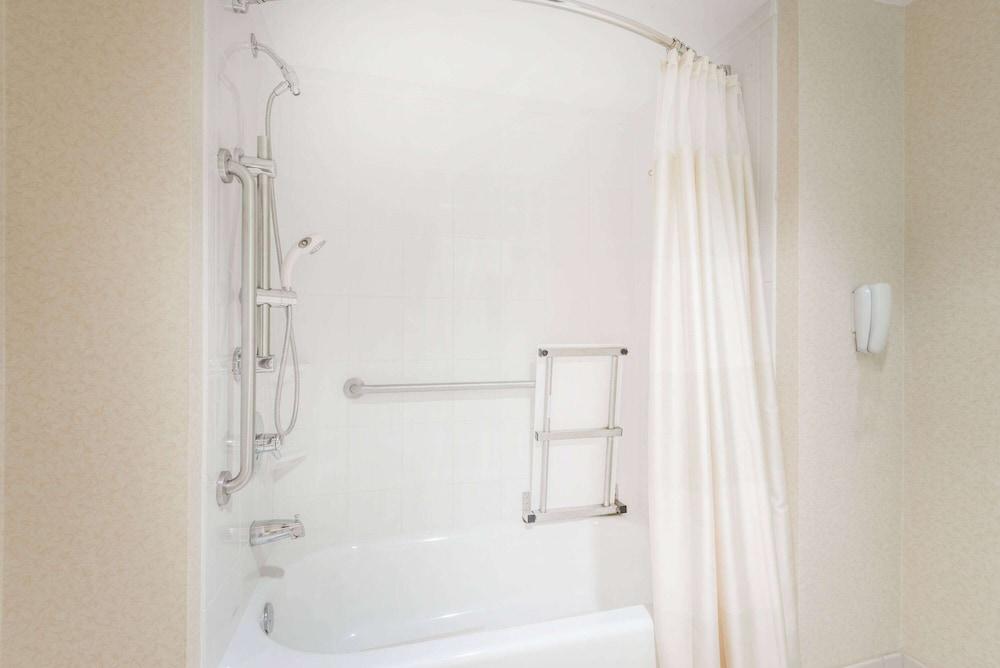 Baymont by Wyndham Greensburg photo 10