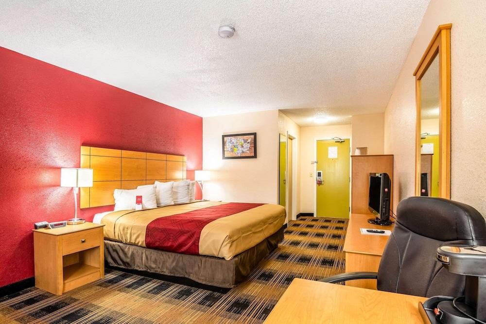 Econo Lodge Topeka at Wanamaker photo 3
