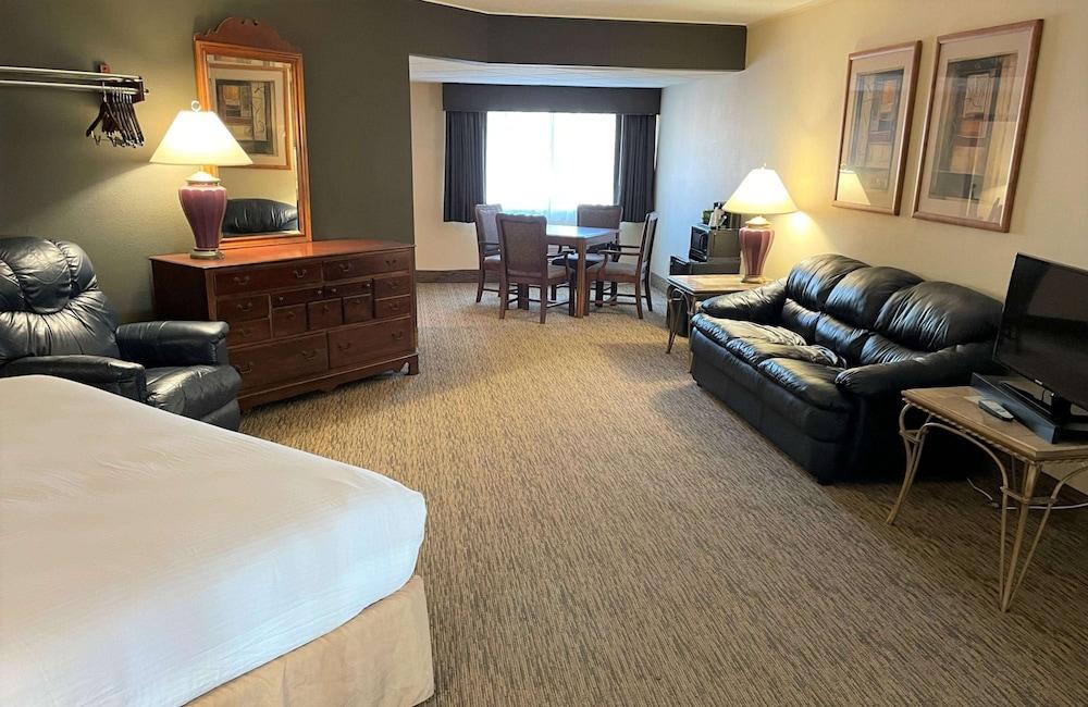 Crossroads Hotel and Event Center photo 63