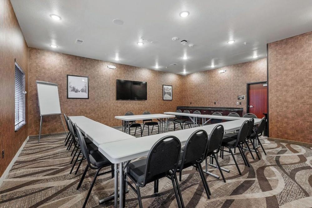 Cobblestone Hotel & Suites - Foley photo 7