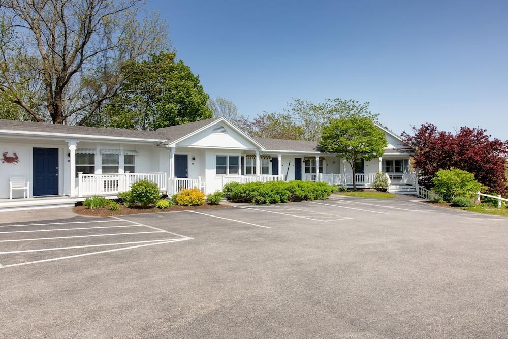 Glen Cove Inn & Suites photo 65