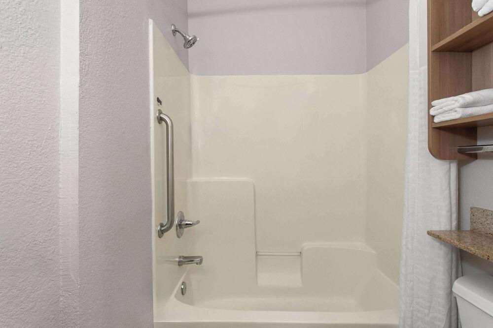 Microtel Inn & Suites by Wyndham Panama City photo 27