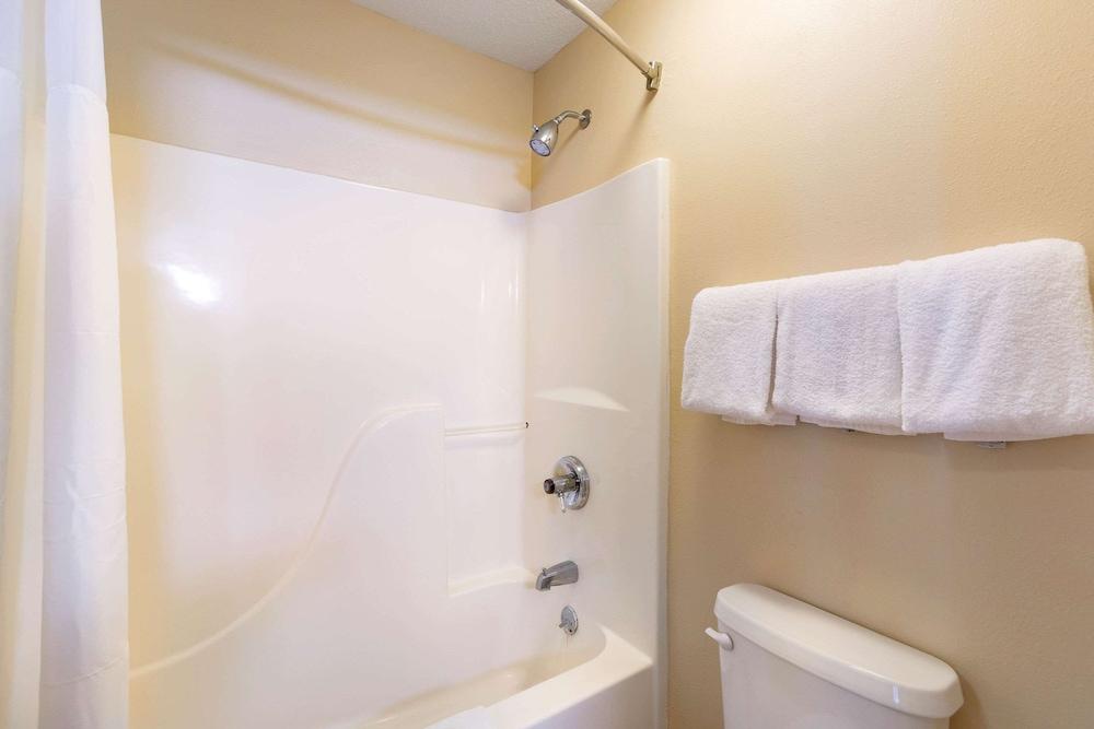 Quality Inn - Storm Lake photo 17