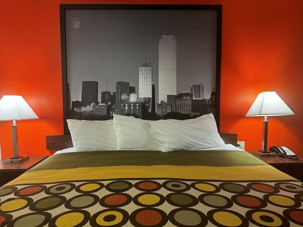 Super 8 by Wyndham Giddings photo 5