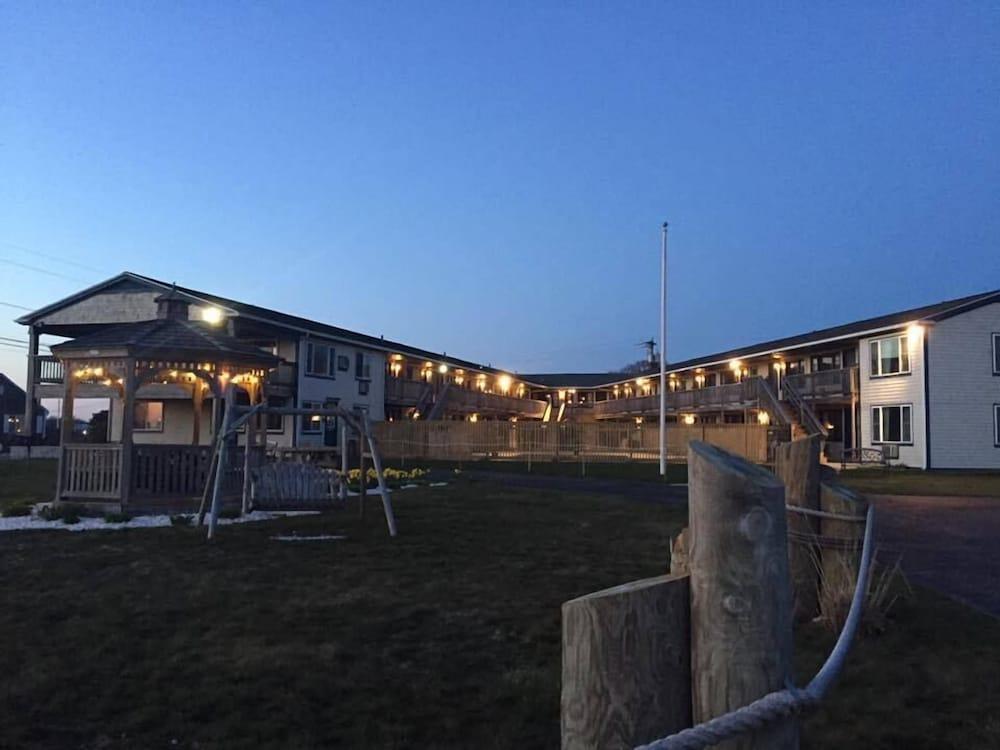 Mariner's Point Resort photo 1
