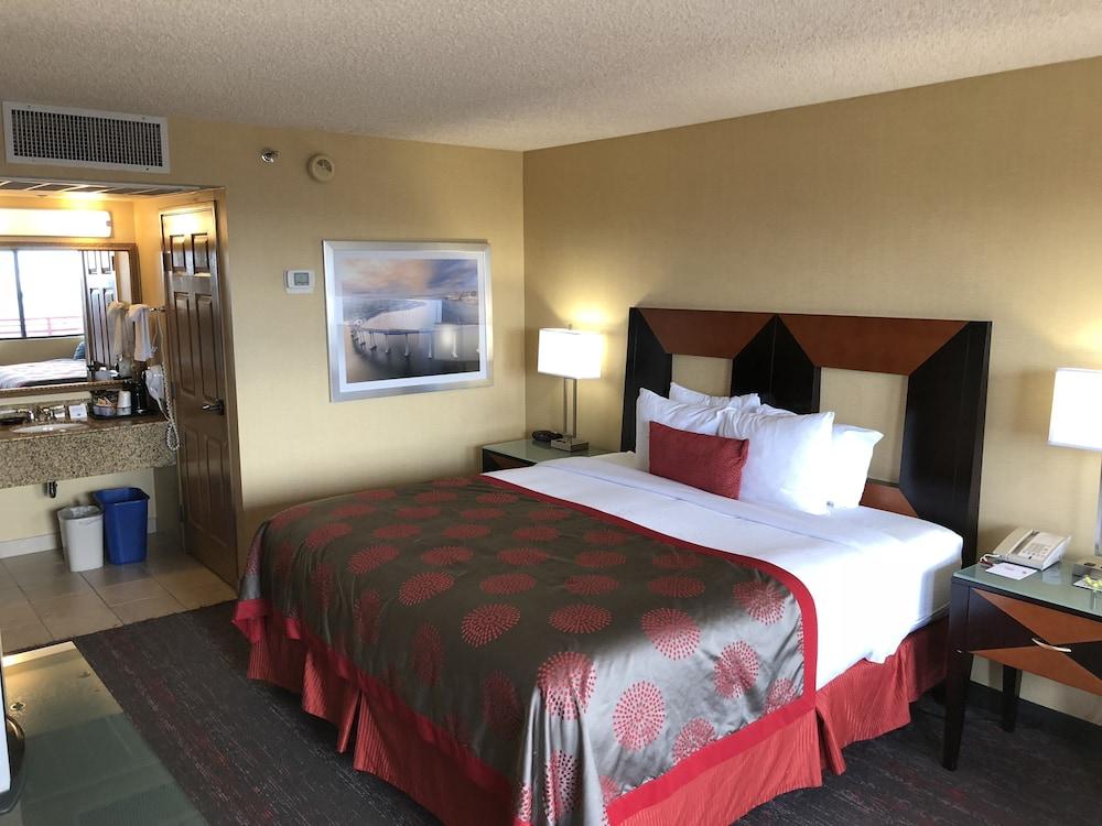 Ramada by Wyndham San Diego National City photo 47
