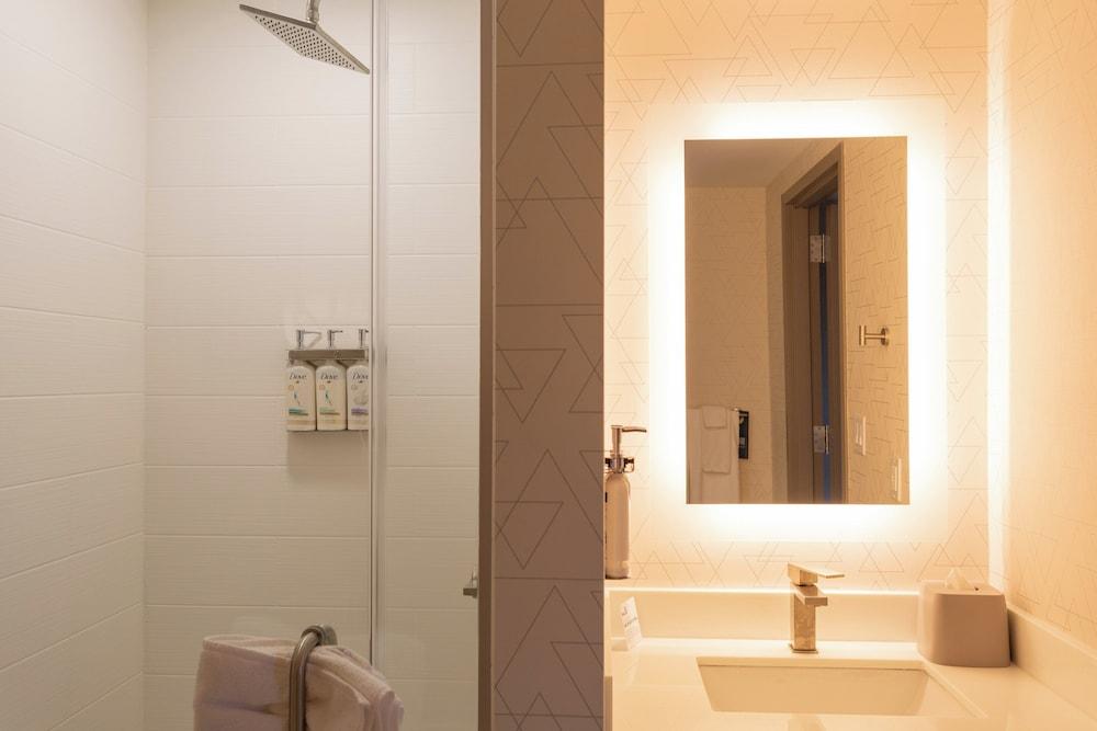 Holiday Inn Express New Rochelle by IHG photo 23