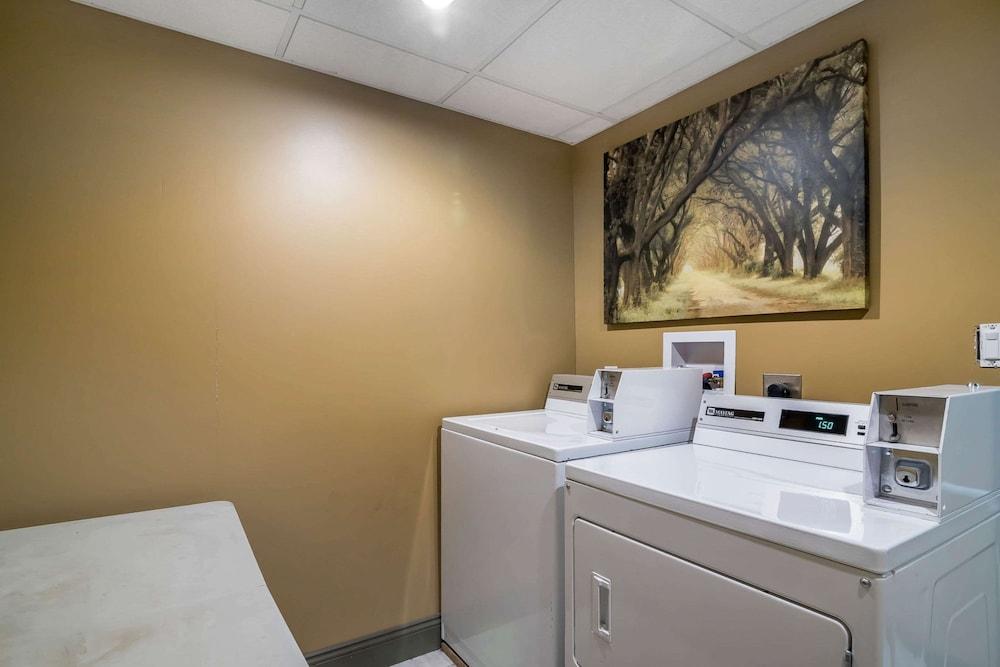 Econo Lodge Inn And Suites photo 23