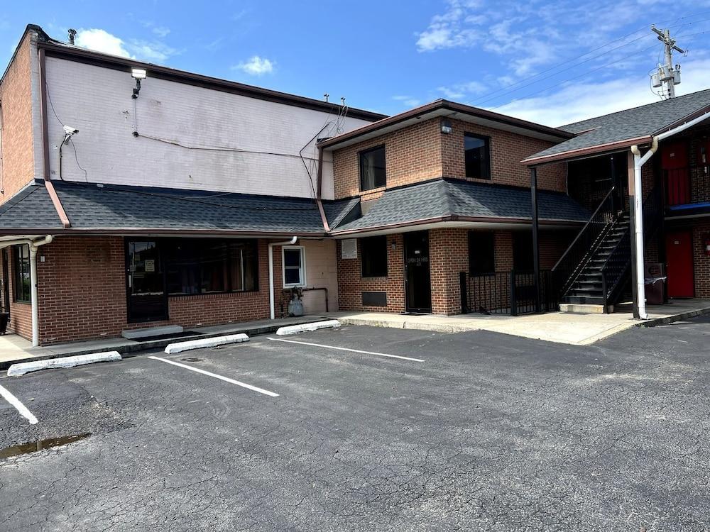 Budget Plaza Motel photo 3
