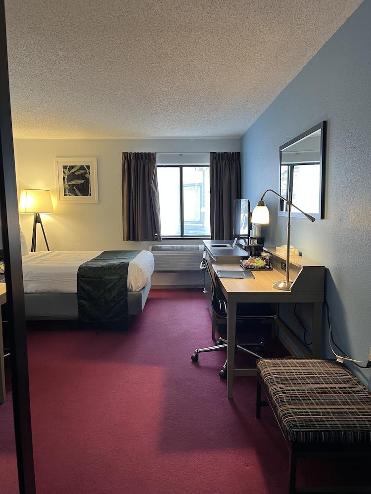 Pictured Rocks Inn & Suites photo 9