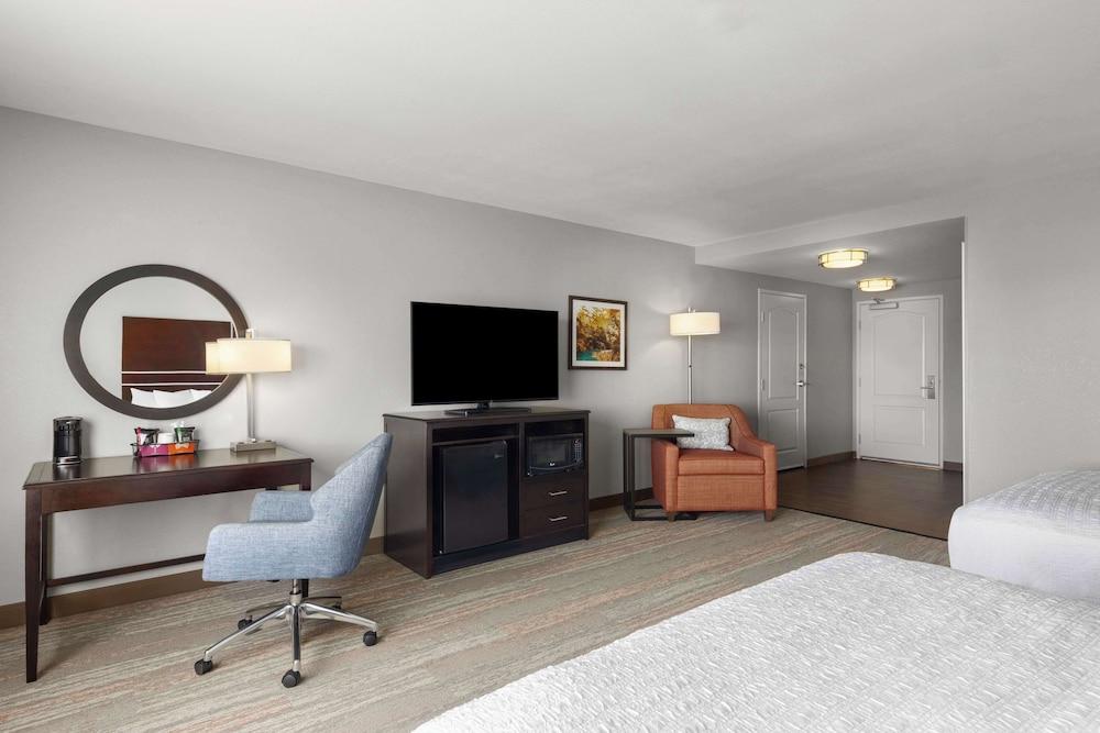 Hampton Inn & Suites Douglas photo 21