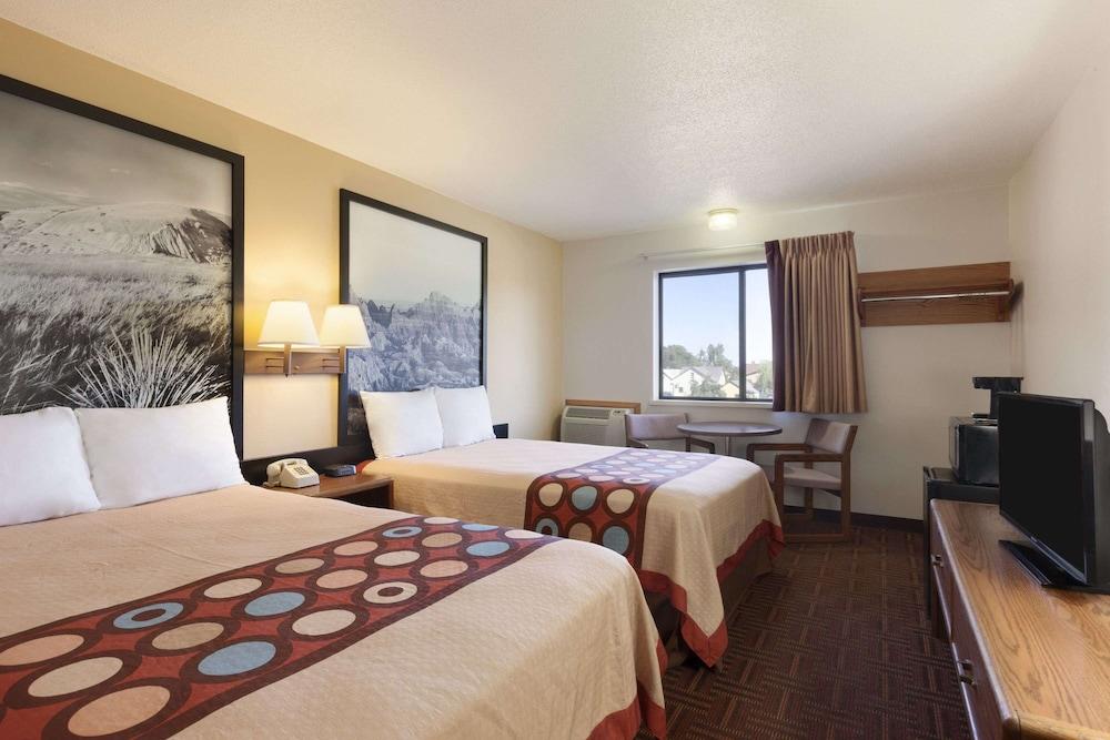 Super 8 by Wyndham Wall photo 14