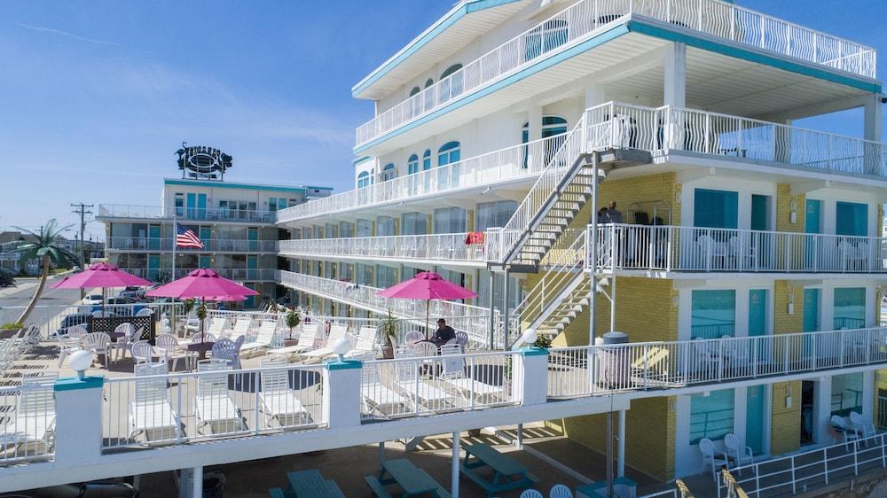 Paradise Oceanfront Resort photo 1