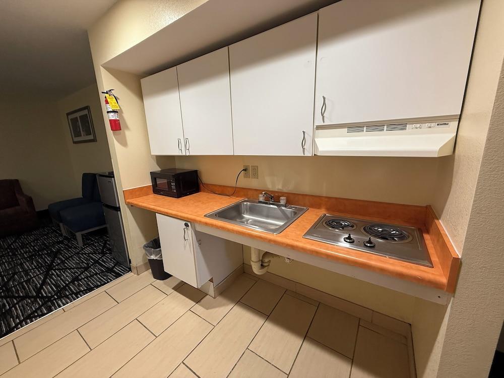 Plymouth Bay Inn and Suites photo 22