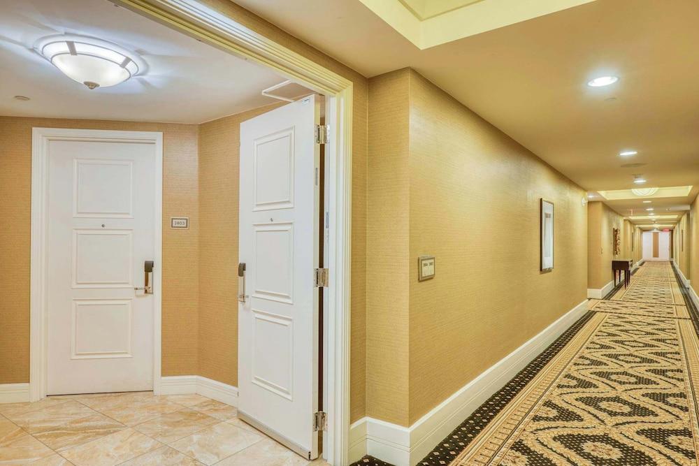 Trump Condo Hotel in Vegas photo 2