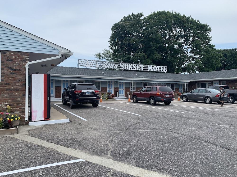 Phil & Anns Sunset Motel photo 37