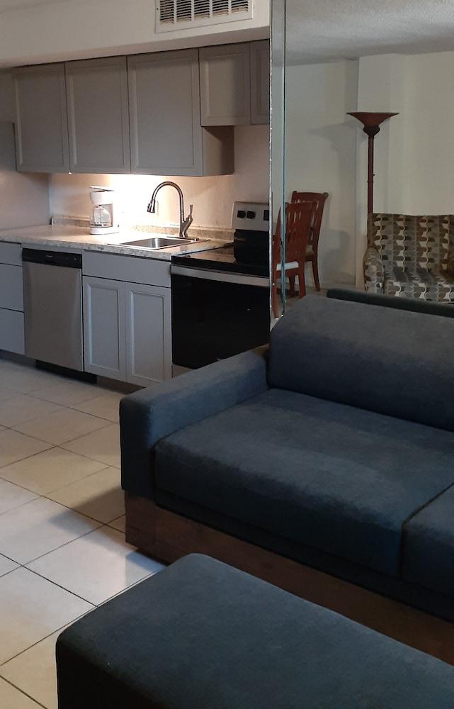 Hawaiian Inn Beach Resort photo 33