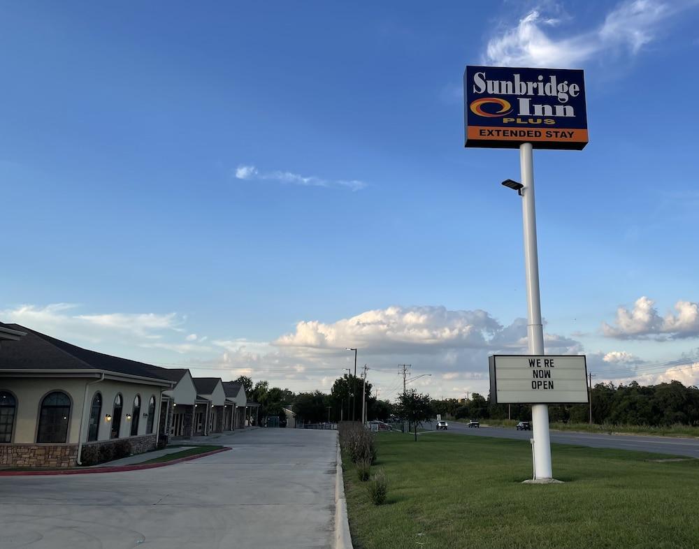 Sunbridge Inn and Suites photo 14