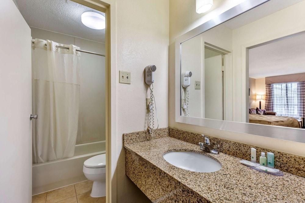 Quality Inn Windsor Mill - Baltimore photo 45