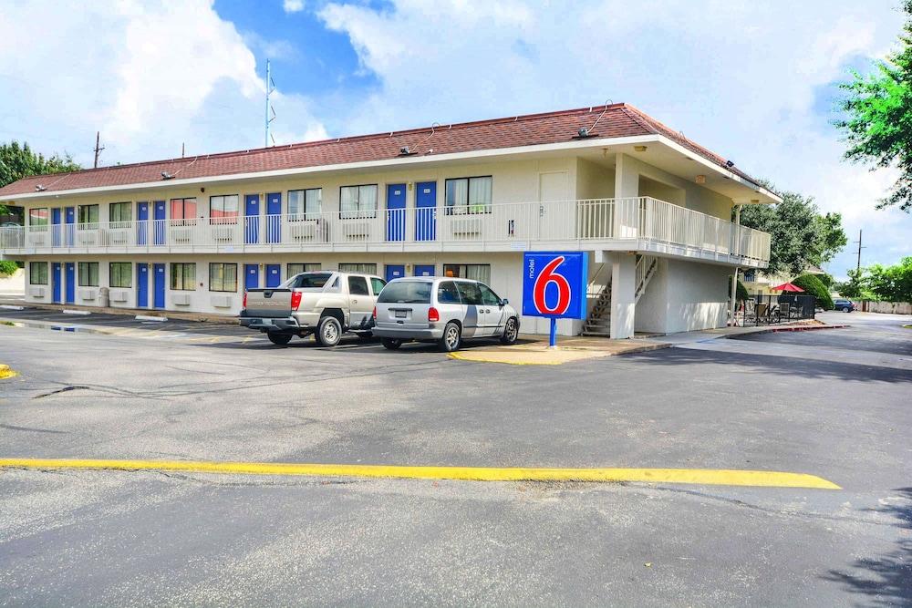Motel 6 Huntsville, TX photo 29