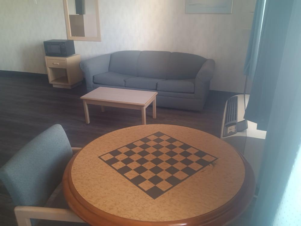 Tree Inn & Suites Albuquerque. photo 7
