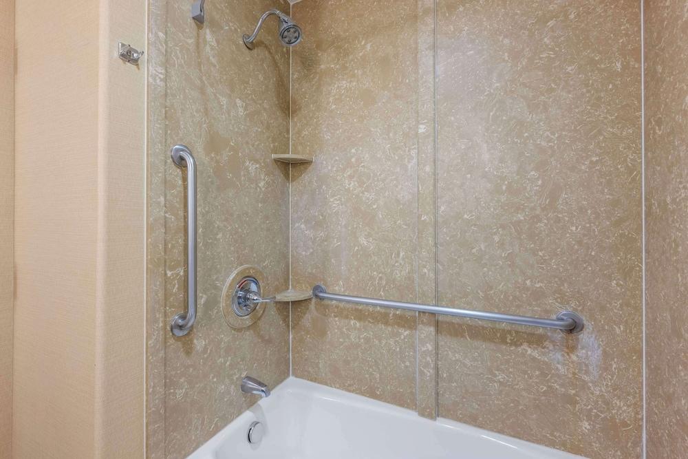 Best Western Plus Midland Suites photo 16