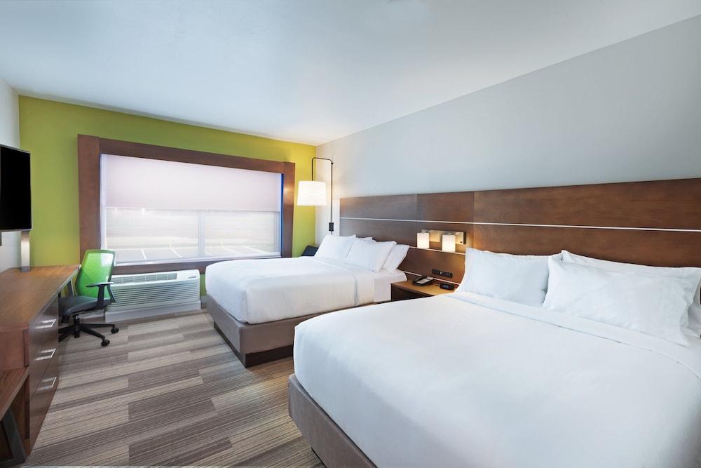 Holiday Inn Express & Suites Chanute by IHG photo 17