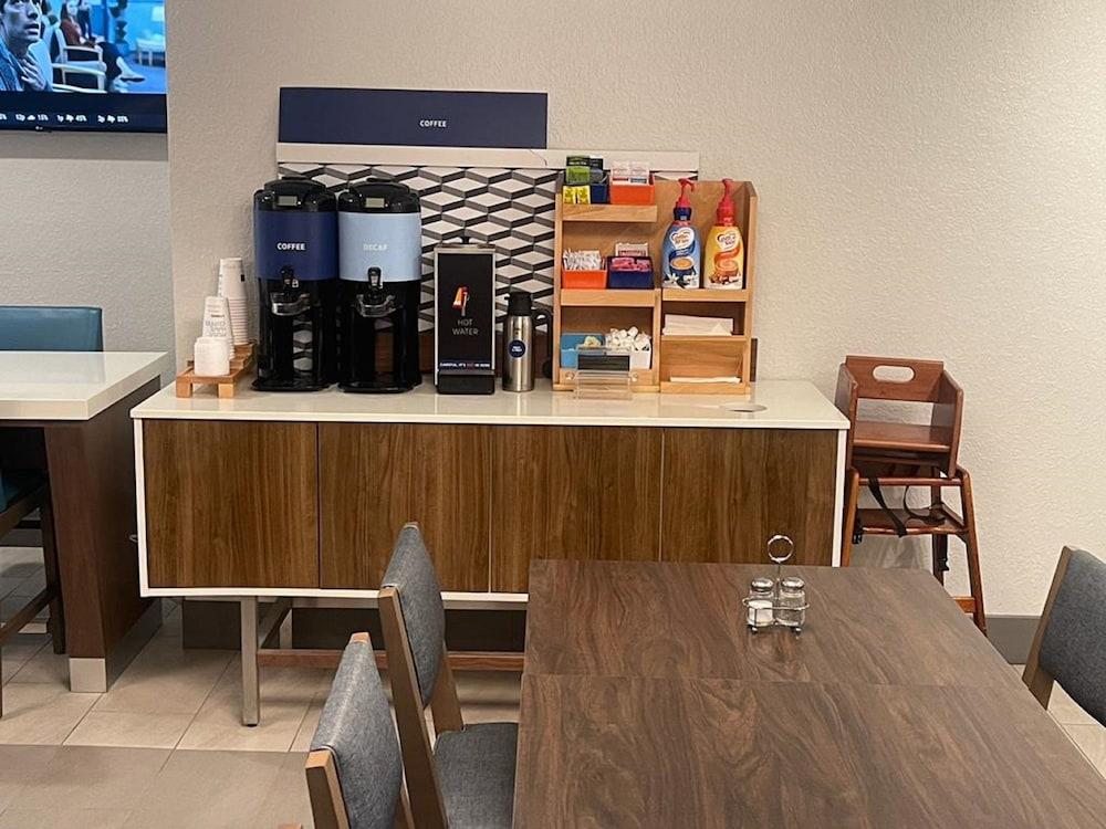 Holiday Inn Express & Suites Ft. Lauderdale N - Exec Airport by IHG photo 53