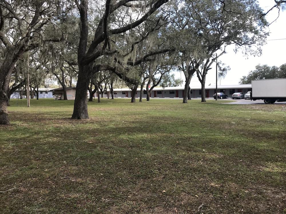 Oak Tree Inn photo 18