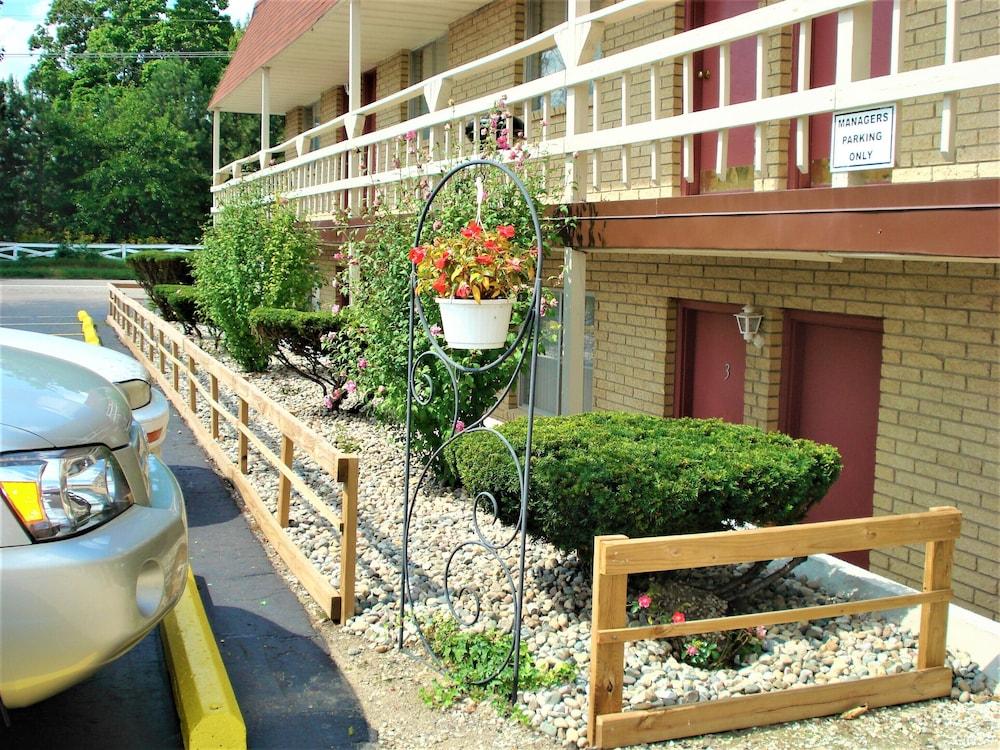 Country Meadow inn photo 8