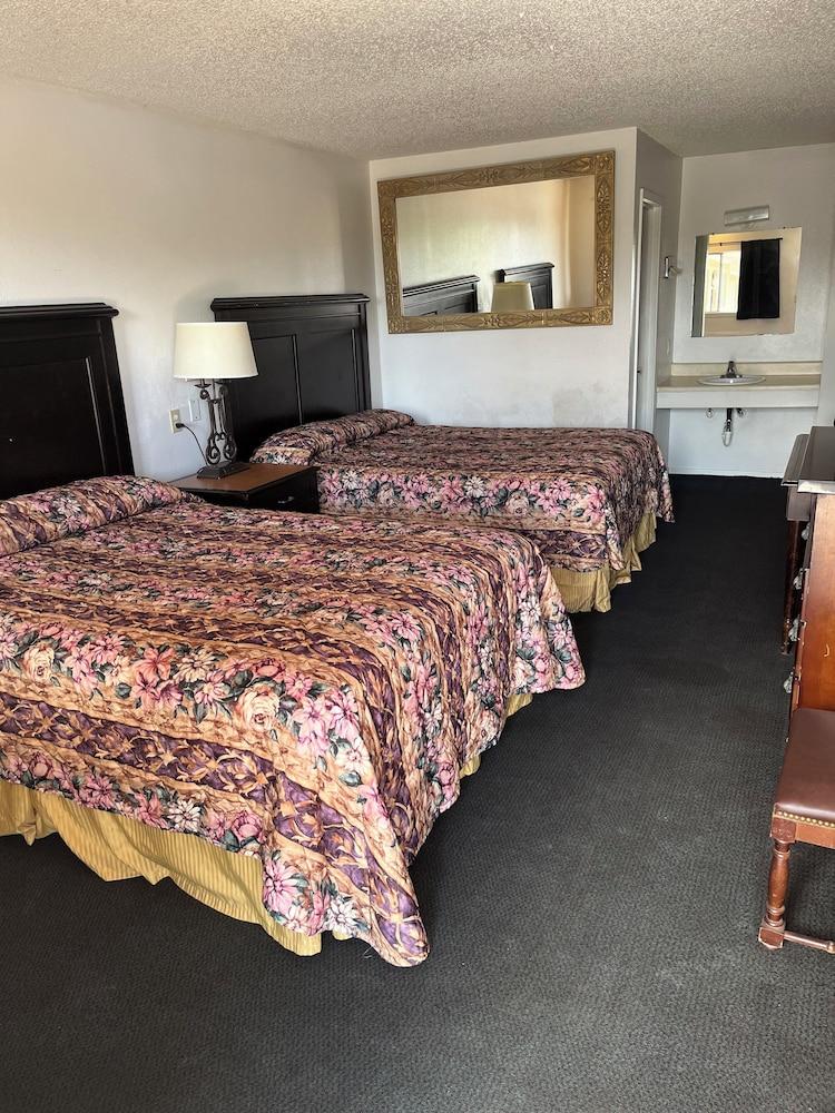 Glen Rose Inn and Suites photo 4