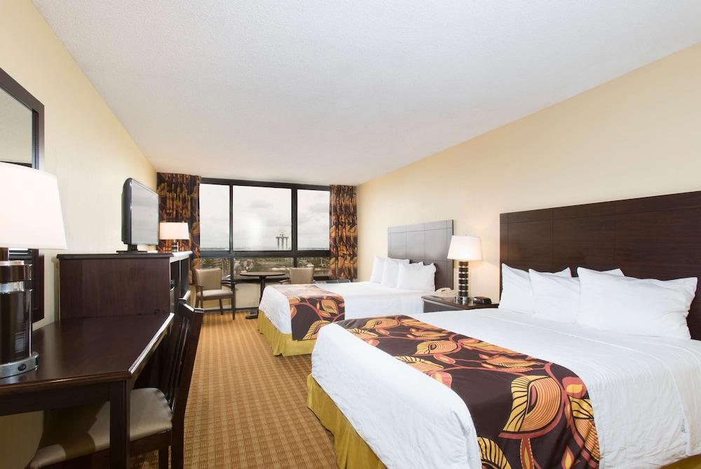 Ramada Plaza Resort & Suites by Wyndham Orlando Intl Drive photo 6