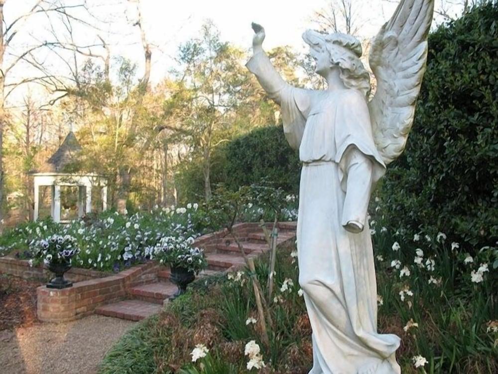 Monmouth Historic Inns and Gardens photo 42