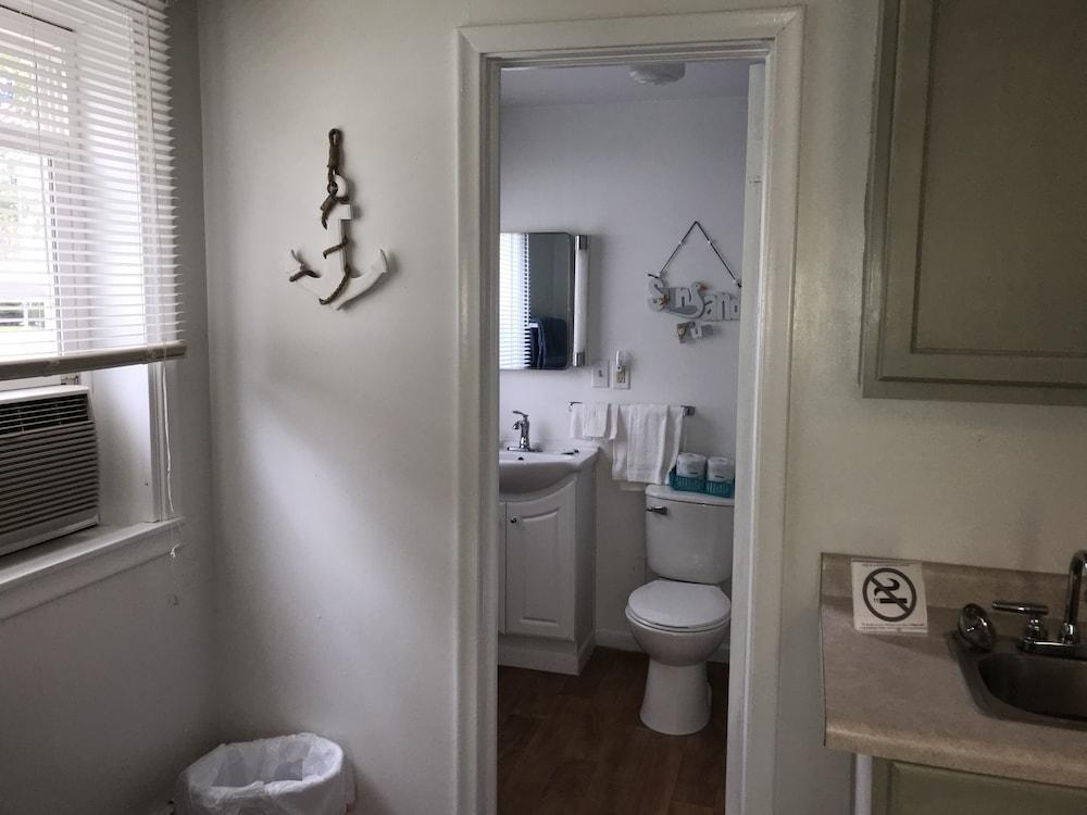 White Feather Motel photo 28