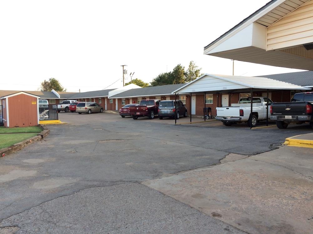 Holiday Motel photo 23