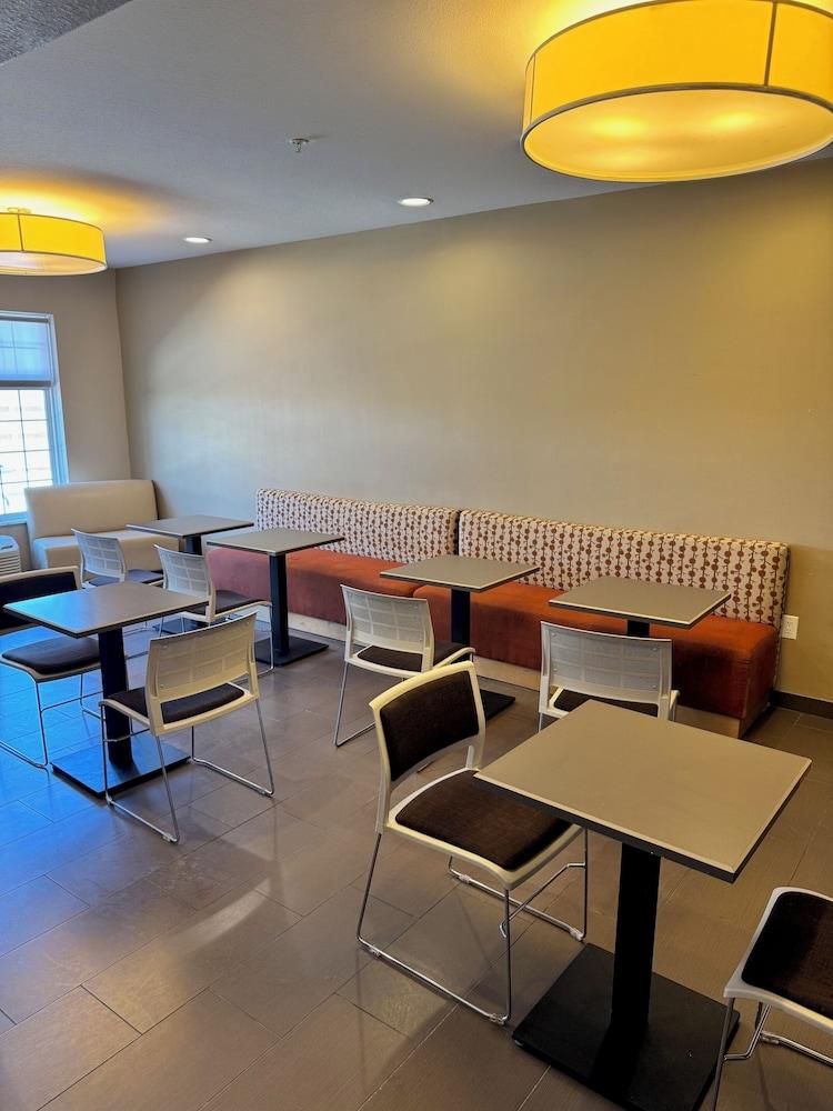 Permian Studio Apartments photo 12