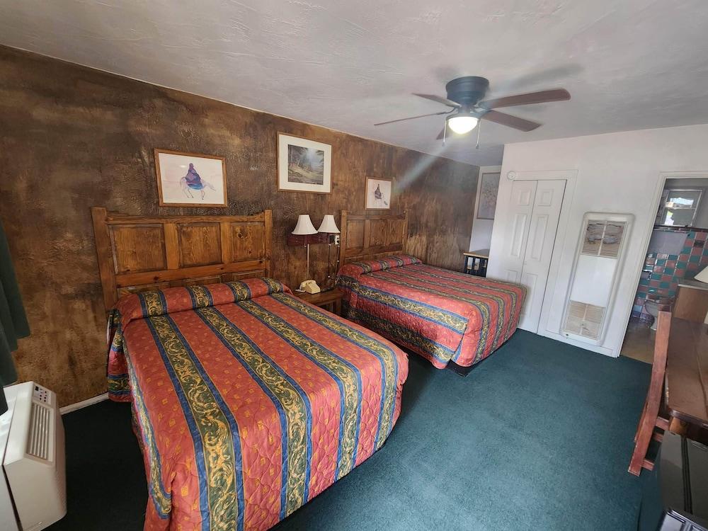 Smokey Bear Motel photo 4