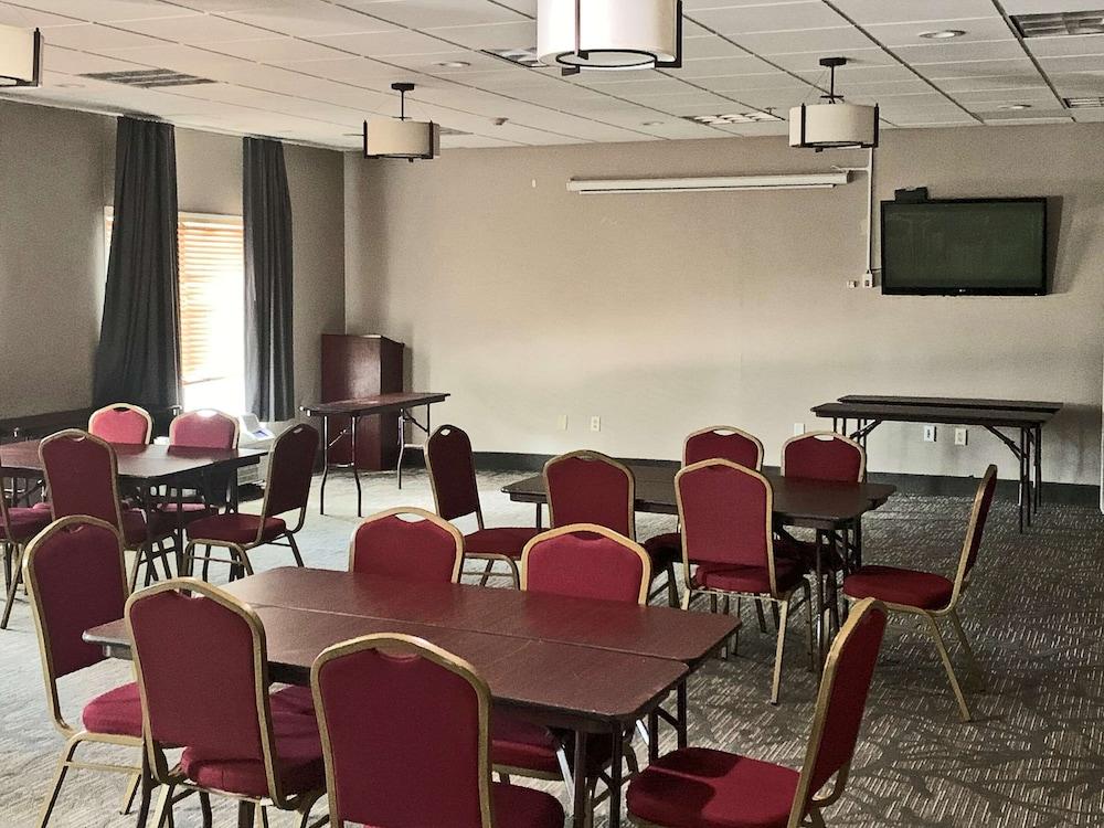 Comfort Inn & Suites Columbus North photo 23