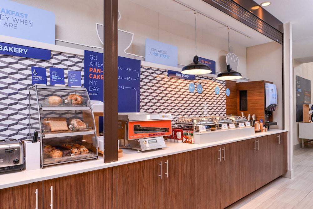 Holiday Inn Express Tampa N I-75 - University Area by IHG photo 44