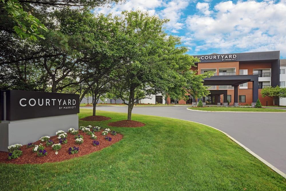 Courtyard by Marriott Raynham photo 1