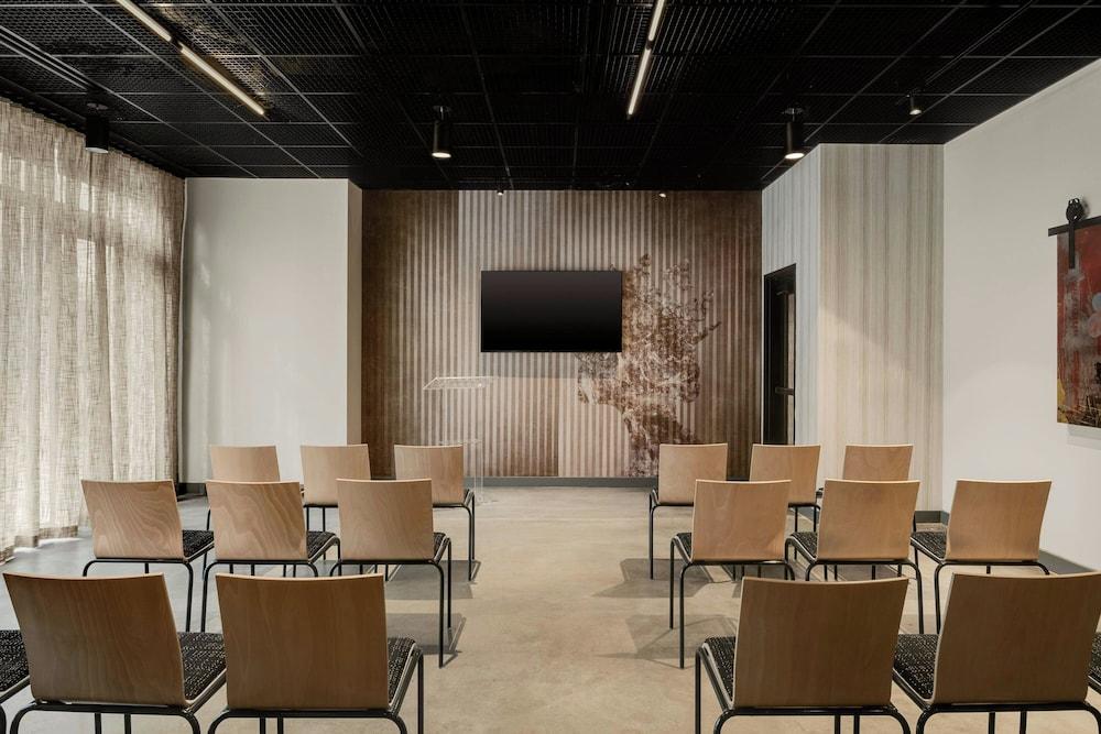 Moxy Charlotte Downtown photo 33