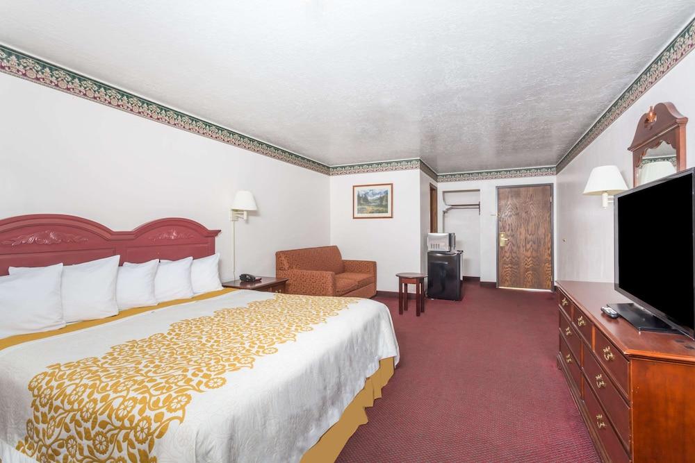 Days Inn by Wyndham Evanston WY photo 6