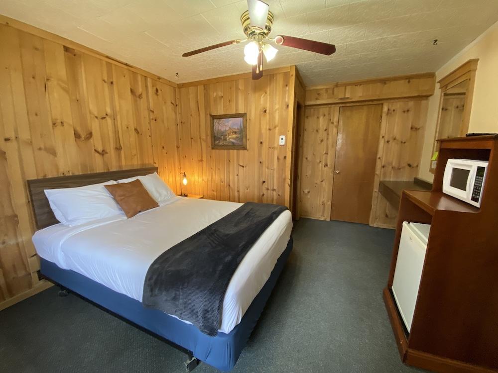 Columbia Point Resort photo 60