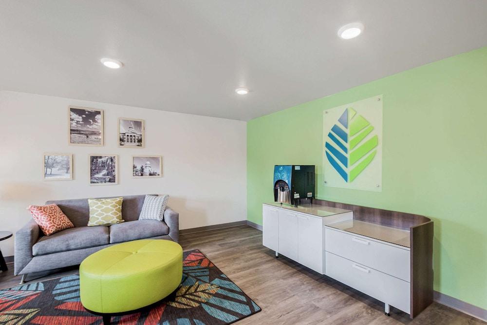 WoodSpring Suites Chicago Addison photo 24