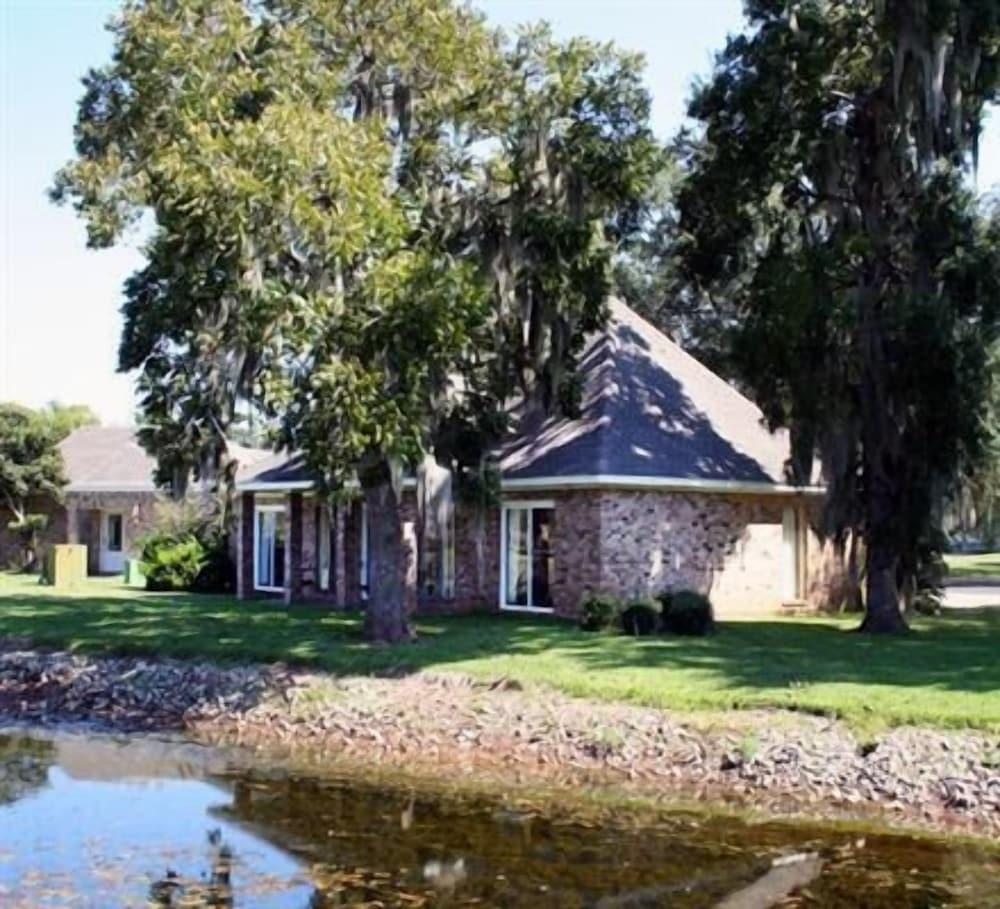 Columbia Lakes Resort Cottages photo 8