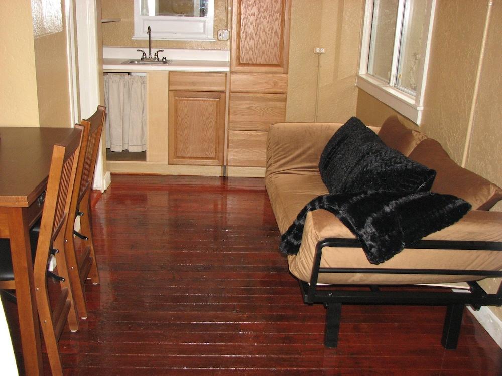 Cottonwood Hotel photo 69