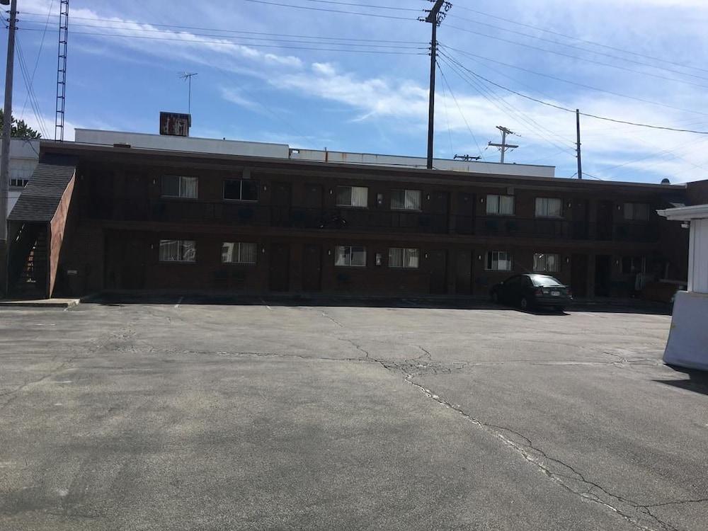 Towne House Motel photo 1