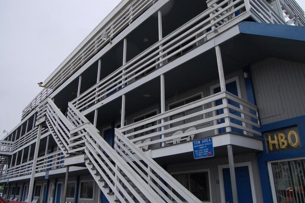 Sea Breeze Inn photo 28