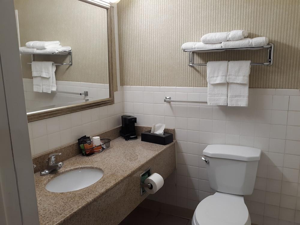 Rodeway Inn photo 12