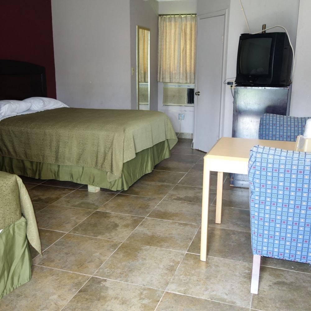 Palm City Motel photo 1